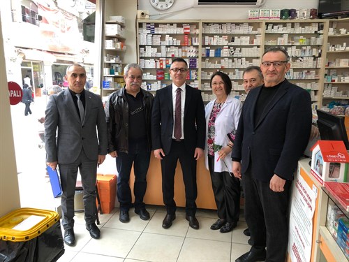 Kaymakamımız Sayın Ünal KOÇ 14 Mayıs Eczacılar Günü Münasebetiyle Eczacılarımızı Ziyaret Etti