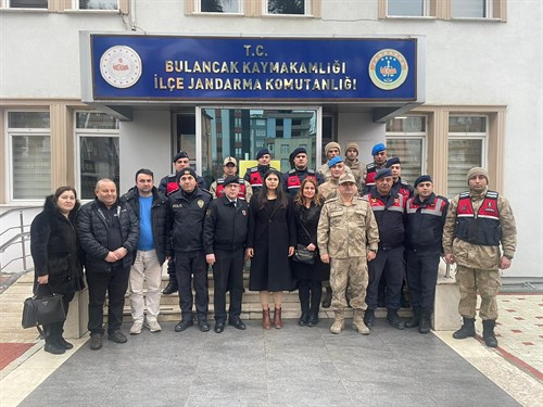  Kaymakam Vekili Sayın Kezban YERLİKAYA; Afet bölgesine gönderilecek Jandarma Komutanlığı personellerini başarılar dileyerek uğurladı.