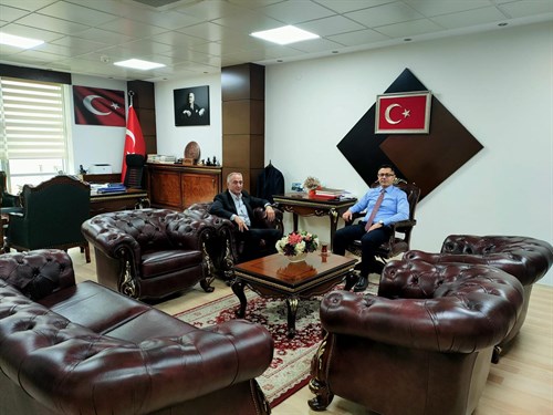 Piraziz Belediye Başkanı Sayın Hüseyin GÖRGÜLÜOĞLU, Kaymakamımız Sayın Ünal KOÇ'a ziyarette bulundular.