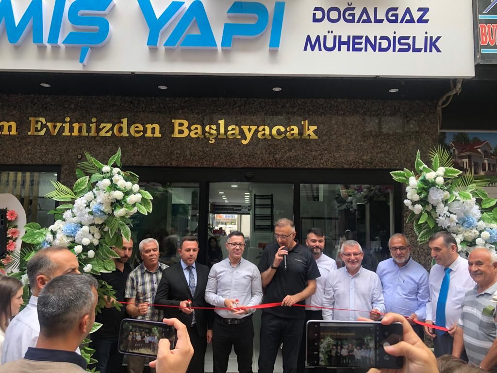 İlçemiz Kaymakamı Ünal KOÇ İş Yeri Açılışına Katıldı. 
