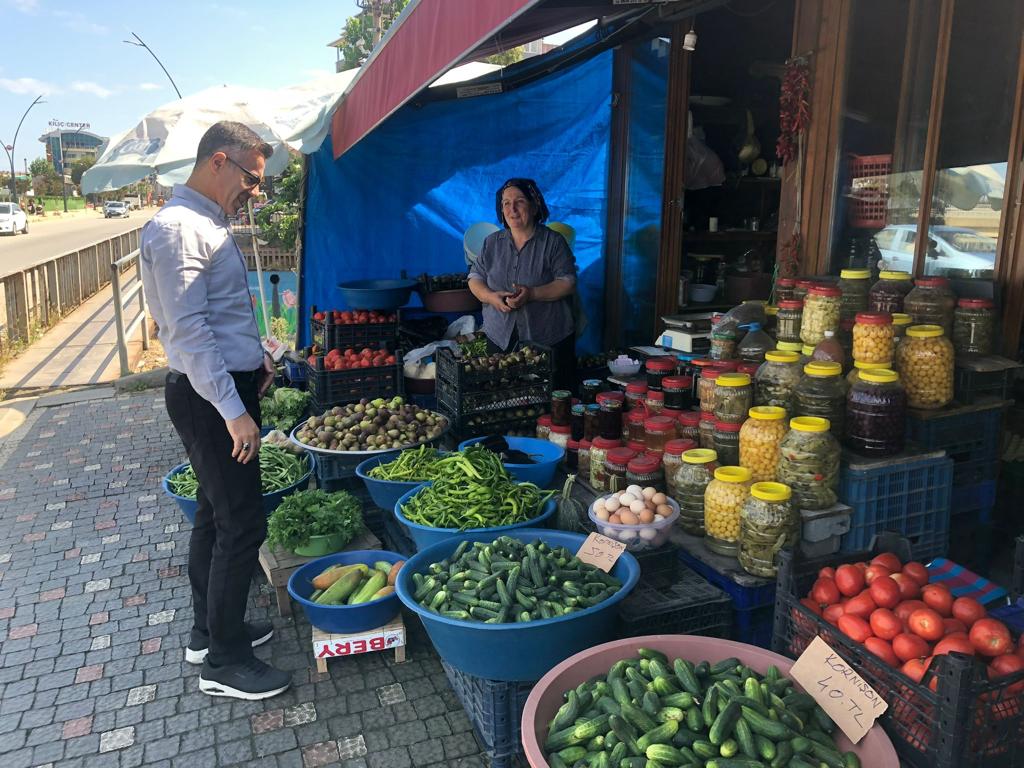 İlçemiz Kaymakamı Ünal KOÇ Yöresel Ürünler Pazarını Ziyaret Etti.